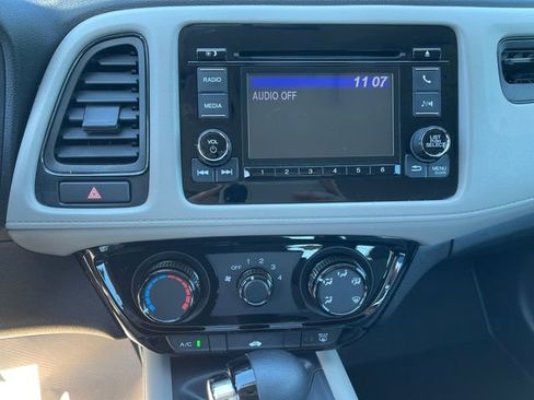 Certified 2020 Honda HR-V LX image 11