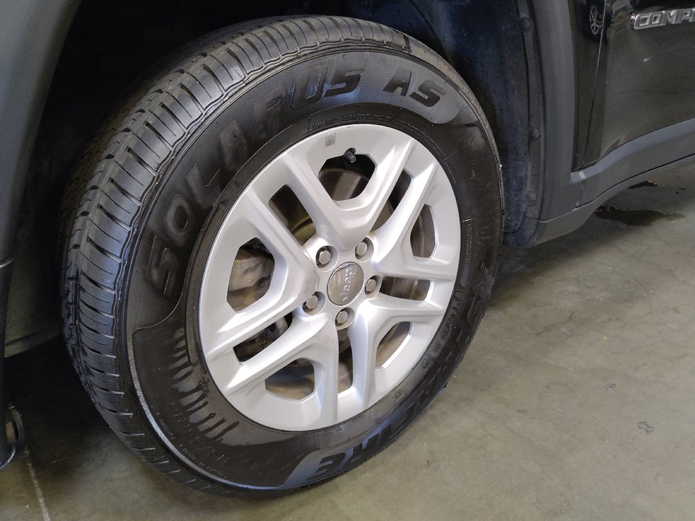 Used 2018 Jeep Compass Sport w/ Tech Group FWD image 31