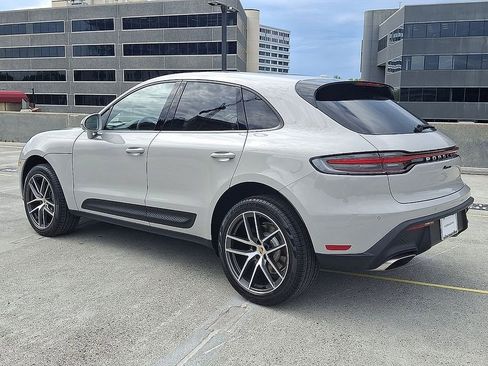 Used 2025 Porsche Macan image 3