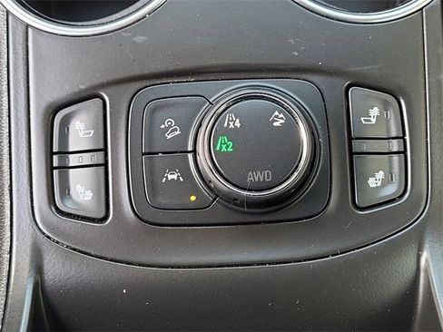 Used 2024 GMC Terrain SLE w/ Driver Convenience Package image 16