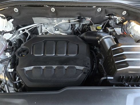 Used 2025 Volkswagen Atlas SEL Premium R-Line image 27