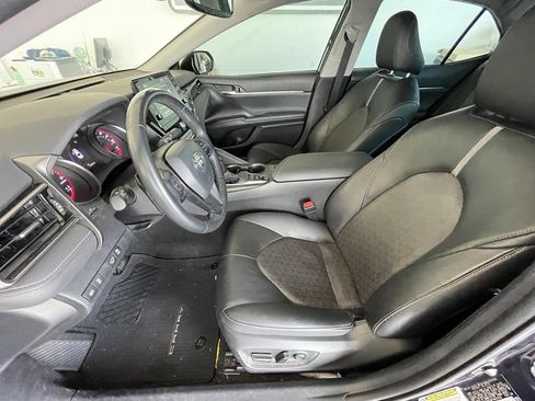 Used 2022 Toyota Camry XSE FWD image 11