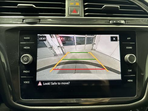 Used 2024 Volkswagen Tiguan SE w/ Panoramic Sunroof Package AWD/4WD image 20