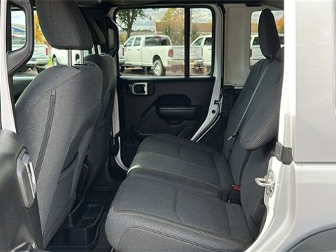 Used 2024 Jeep Wrangler Unlimited image 24