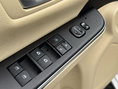 Used 2017 Toyota Camry XLE image 24