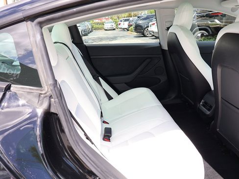 Used 2021 Tesla Model 3 Standard Range Plus image 38