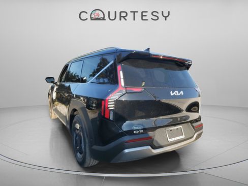 New 2026 Kia EV9 Wind image 3