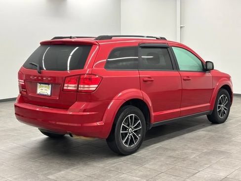 Used 2018 Dodge Journey SE w/ Connectivity Group FWD image 2