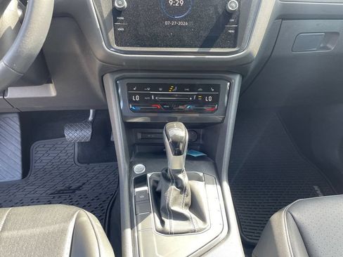 Certified 2022 Volkswagen Tiguan SE FWD image 11