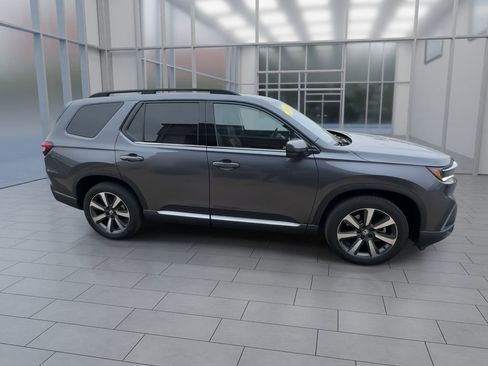 Used 2023 Honda Pilot Touring image 10