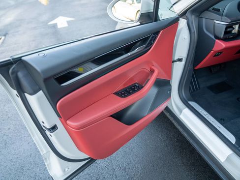 New 2026 Porsche Macan 4 Electric image 23