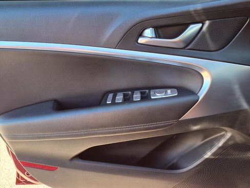 Used 2023 Genesis G70 2.0T image 23