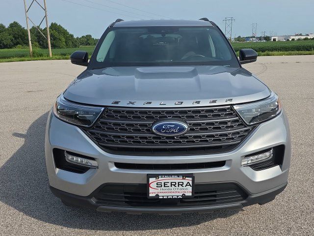 Used 2024 Ford Explorer XLT w/ Equipment Group 202A RWD image 16