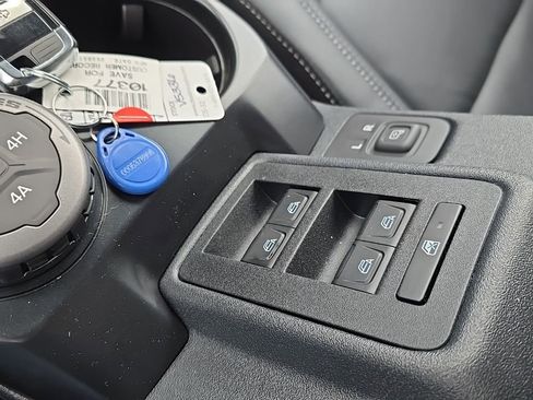 New 2025 Ford Bronco Outer Banks w/ Sasquatch Package image 14