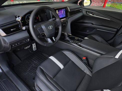 Used 2026 Toyota Camry SE FWD image 8