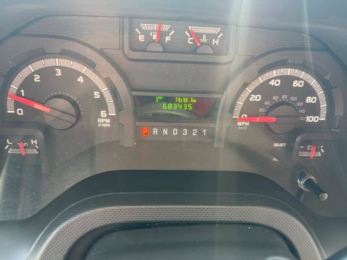 Used 2015 Ford E-350 and Econoline 350 Super Duty image 11