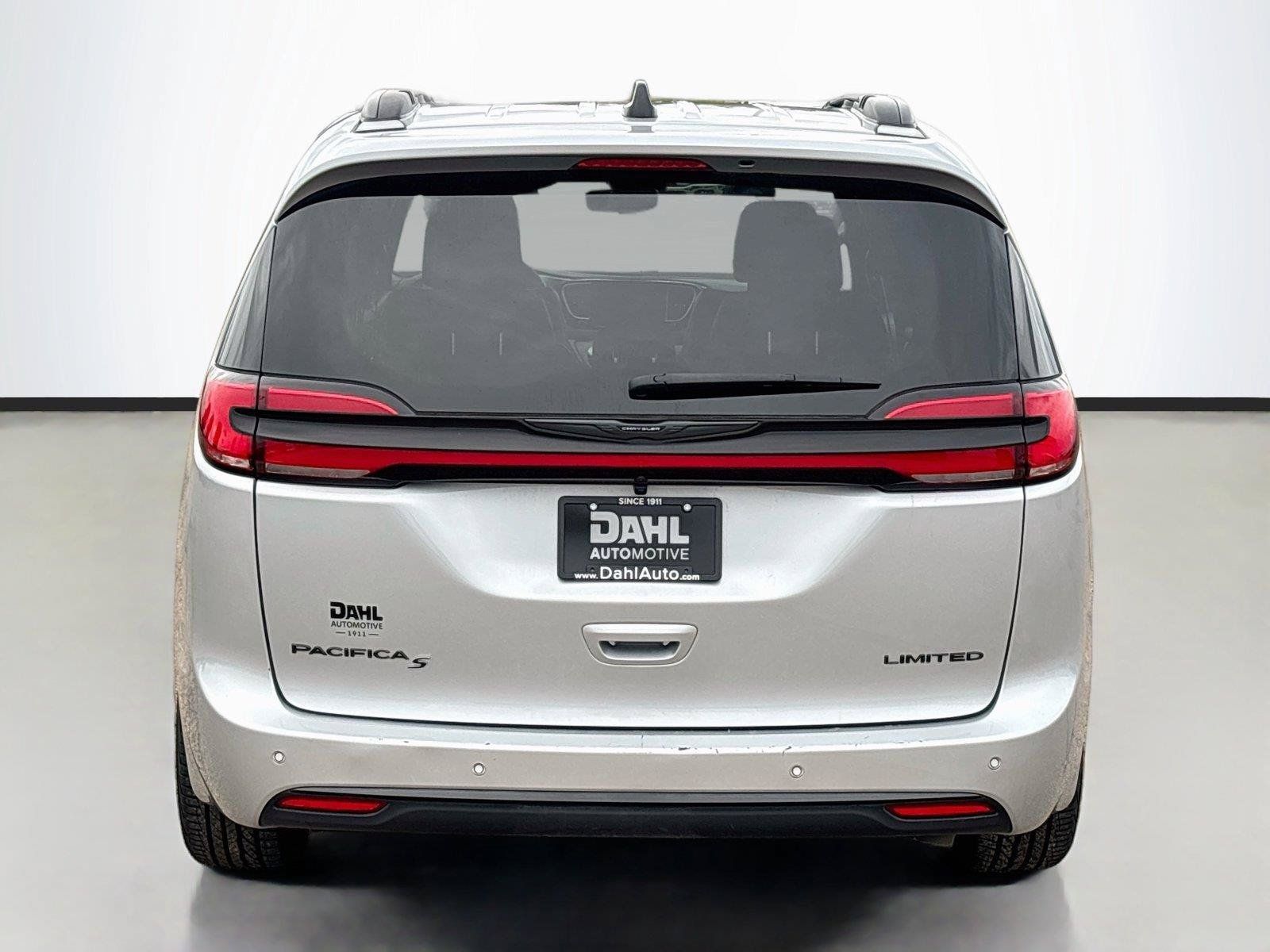 Certified 2026 Chrysler Pacifica Limited w/ S Appearance Package FWD image 12