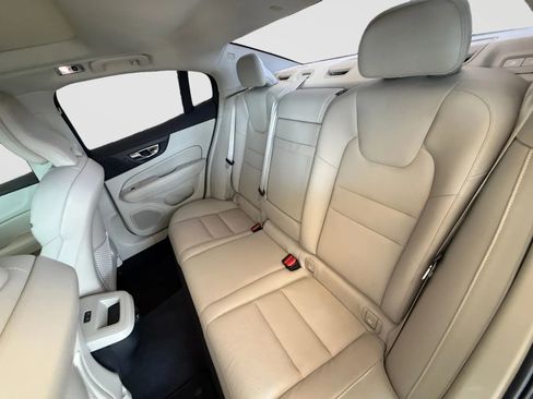 Used 2019 Volvo S60 T6 Momentum w/ Multimedia Package AWD/4WD image 15