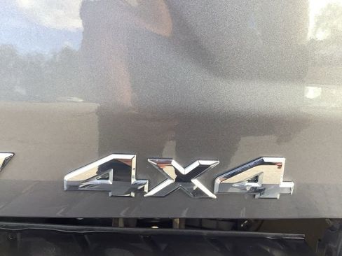 Used 2024 Nissan Titan SV image 11