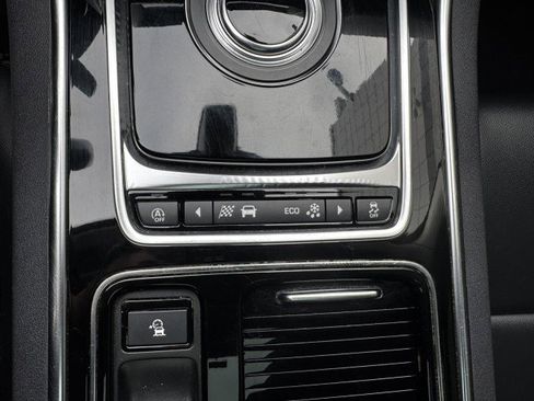 Used 2019 Jaguar XE Premium AWD/4WD image 22