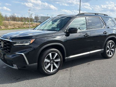 Used 2025 Honda Pilot Touring image 12