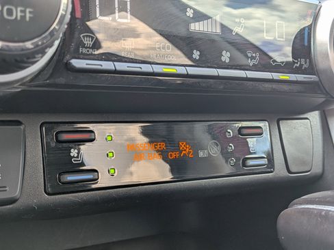 Used 2019 Toyota RAV4 Limited w/ Cold Weather Package FWD image 33