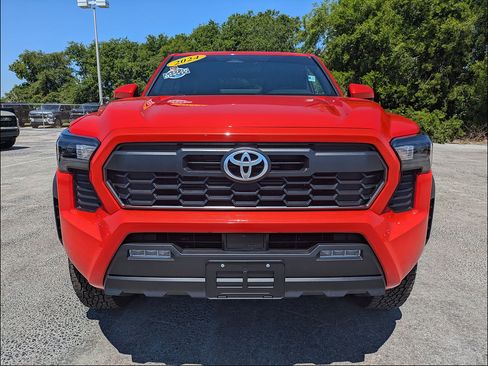 Used 2024 Toyota Tacoma TRD Off-Road AWD/4WD image 9