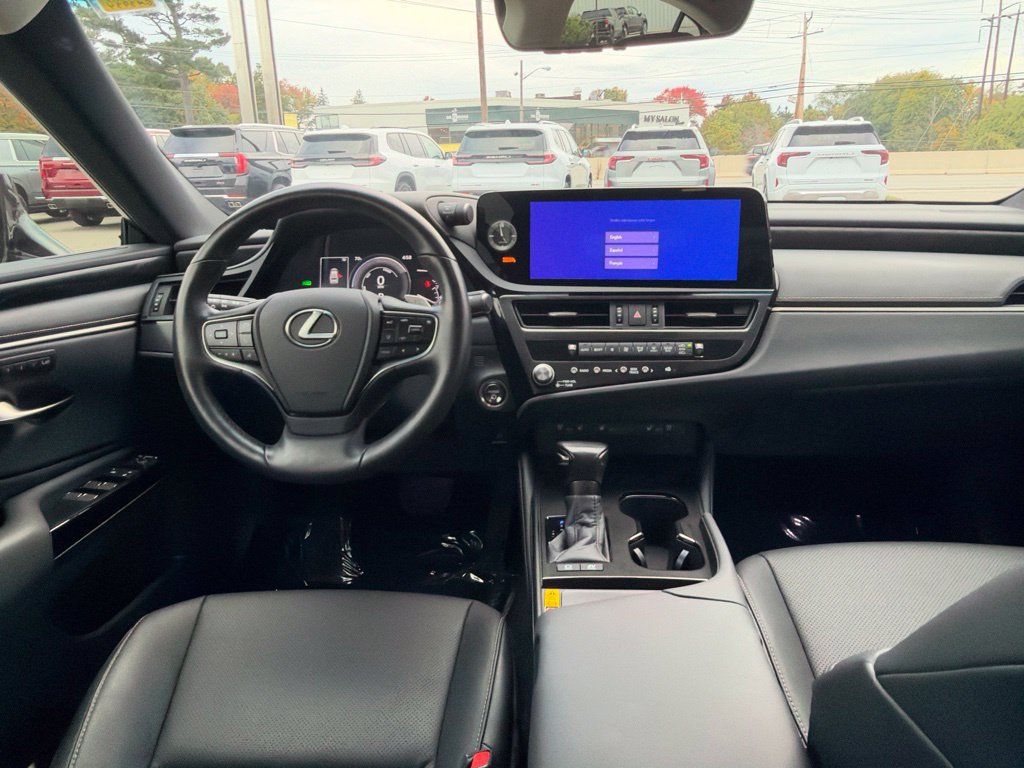 Used 2025 Lexus ES 300h w/ Premium Package FWD image 13