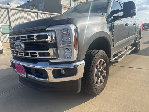 Used 2024 Ford F250 XLT w/ FX4 Off-Road Package image 3