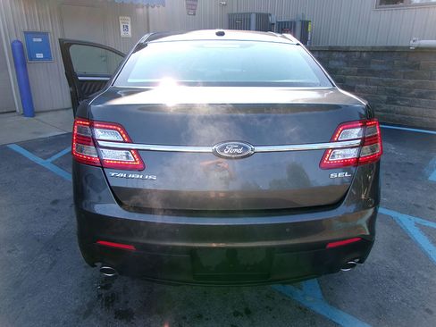 Used 2016 Ford Taurus SEL image 4