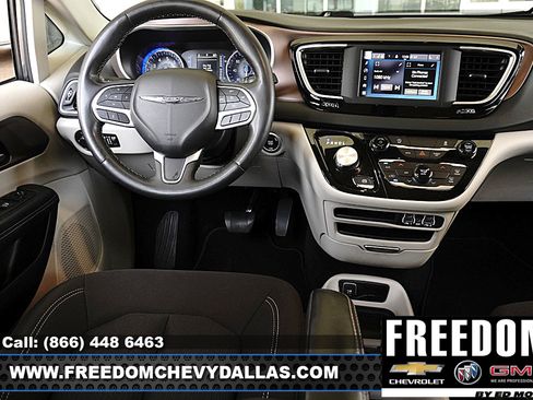 Used 2023 Chrysler Voyager LX FWD image 14