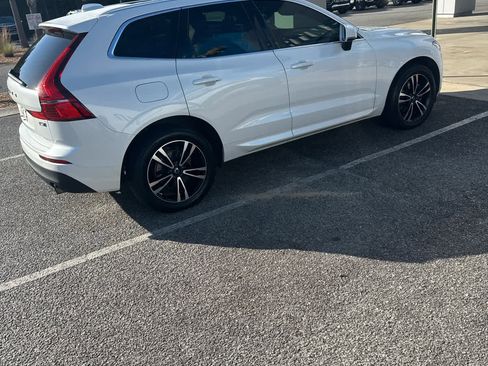 Used 2021 Volvo XC60 T5 Momentum image 4