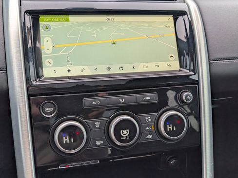 Used 2020 Land Rover Discovery HSE image 30