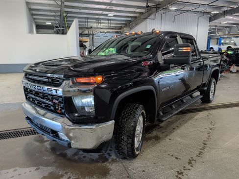 Used 2021 Chevrolet Silverado 2500 LT w/ Convenience Package AWD/4WD image 6