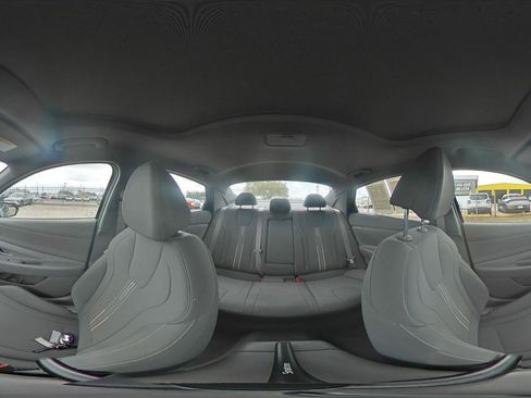 Used 2025 Hyundai Elantra SEL image 41