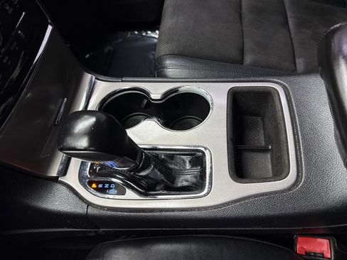 Used 2019 Jeep Grand Cherokee Altitude RWD image 27