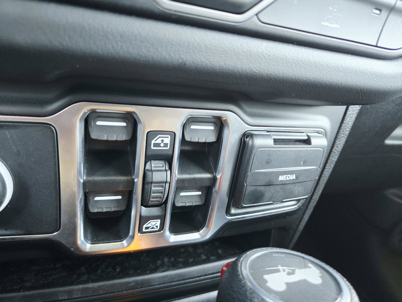 Used 2026 Jeep Wrangler Unlimited Sahara AWD/4WD image 34