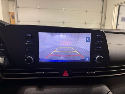 Used 2021 Hyundai Elantra SE image 15