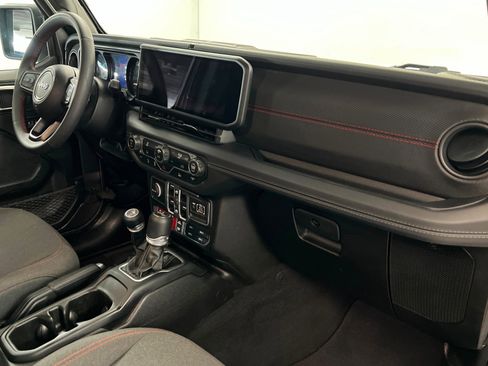 Used 2025 Jeep Wrangler Rubicon image 24