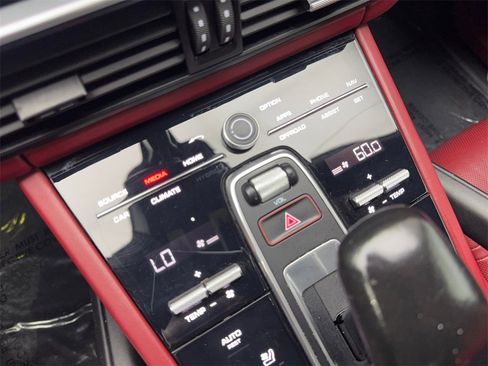 Used 2020 Porsche Cayenne w/ Premium Package image 65