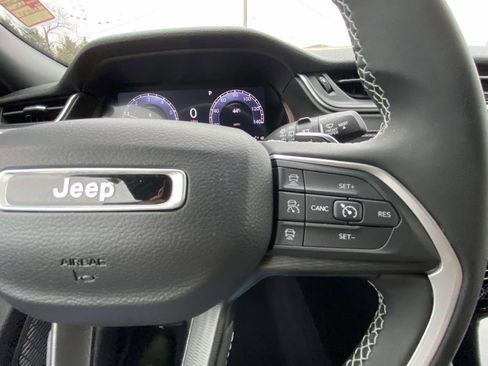 Certified 2024 Jeep Grand Cherokee Laredo image 10