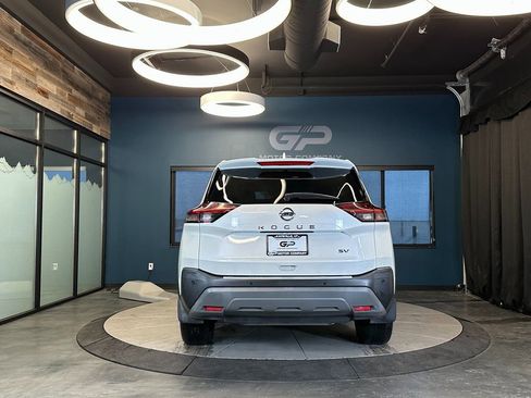 Used 2021 Nissan Rogue SV image 4