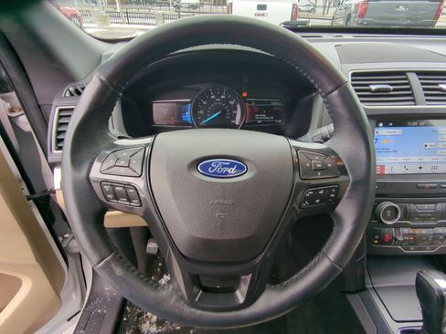 Used 2017 Ford Explorer XLT w/ Equipment Group 202A image 30