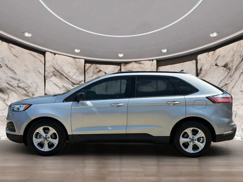 Used 2020 Ford Edge SE FWD image 3