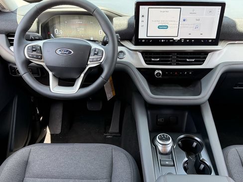 New 2026 Ford Explorer Active RWD image 9