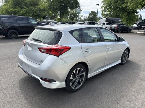 Used 2018 Toyota Corolla iM FWD image 4