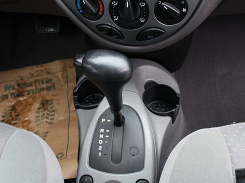 Used 2004 Ford Focus ZX5 Hatchback FWD image 8