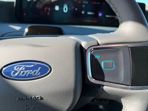 New 2026 Ford Expedition Active image 25