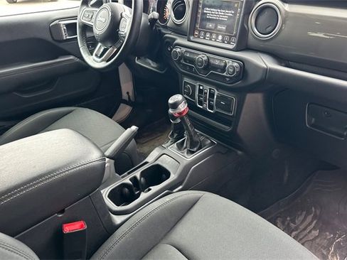 Used 2018 Jeep Wrangler Unlimited Sahara image 19