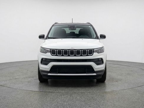 Used 2025 Jeep Compass Limited AWD/4WD image 2